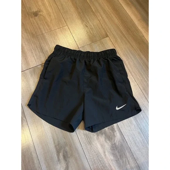 Nike Dri-FIT Mens Challenger 5 Inch Running Shorts Black Small Pocket Bin O-20 - Picture 1 of 5